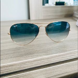 RAY BAN Aviator Polarized Sunglasses [Authentic]